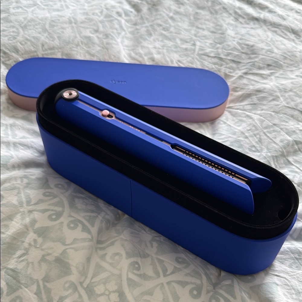 Special Edition Blue Corrale Styler Straightener in Blue Blush